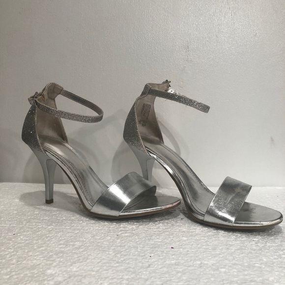 Fioni silver sandals. Size 8 1/2 - Picture 15 of 15